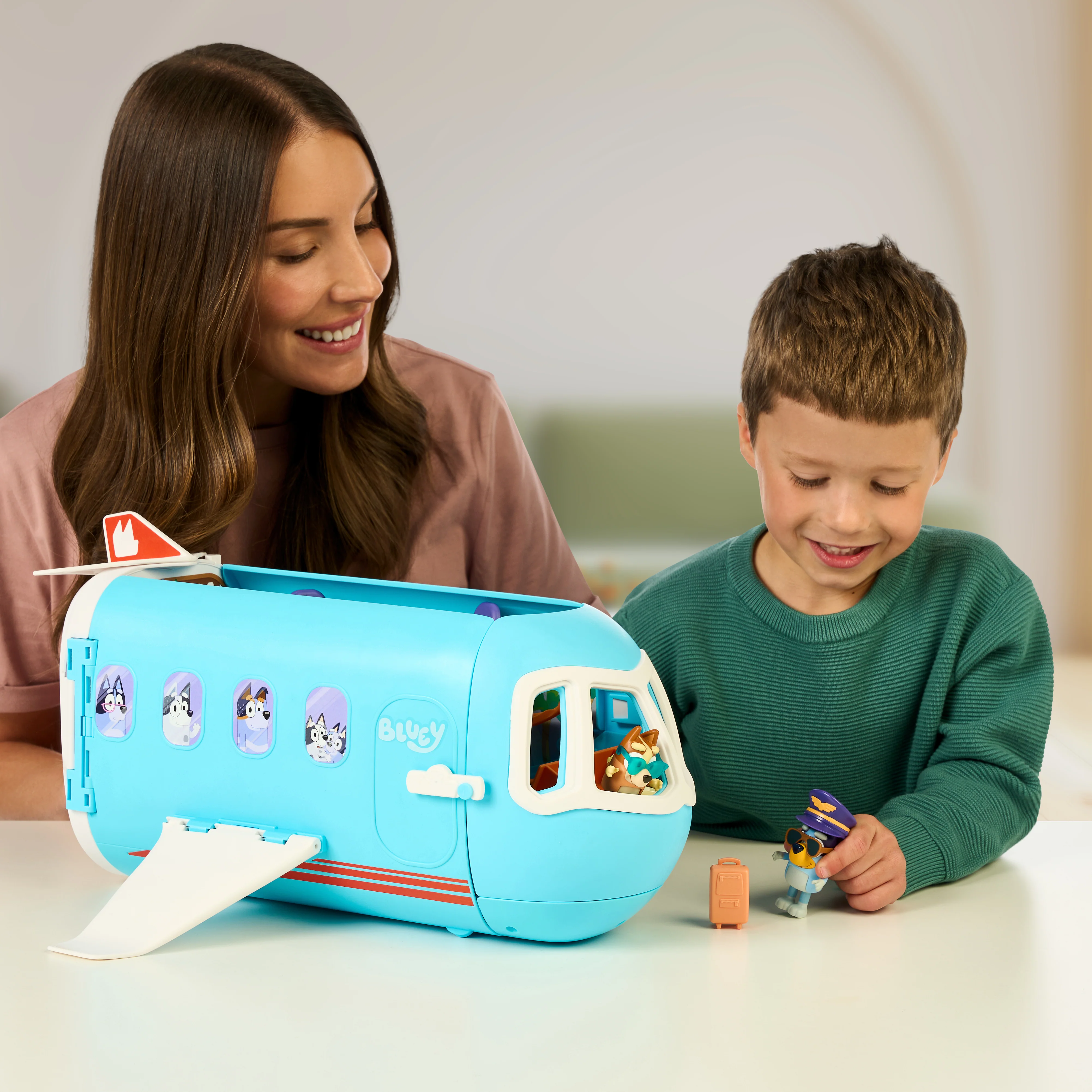 Bluey S11 3-In-1 Airplane Boat Hotel - Image 8